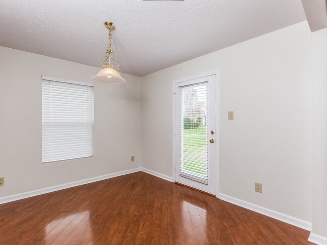 Foto del edificio - 14202 Luscombe Farm Rd