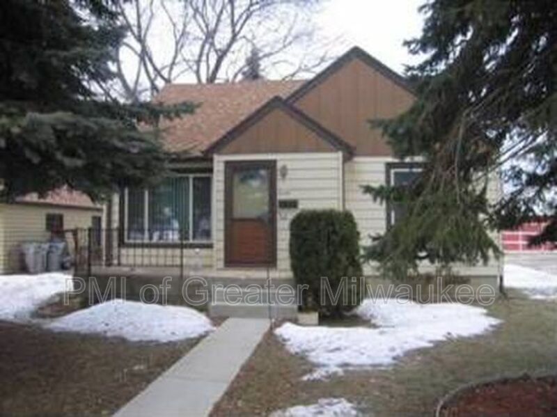 3924 W Green Tree Rd, Milwaukee, WI 53209 House Rental in Milwaukee