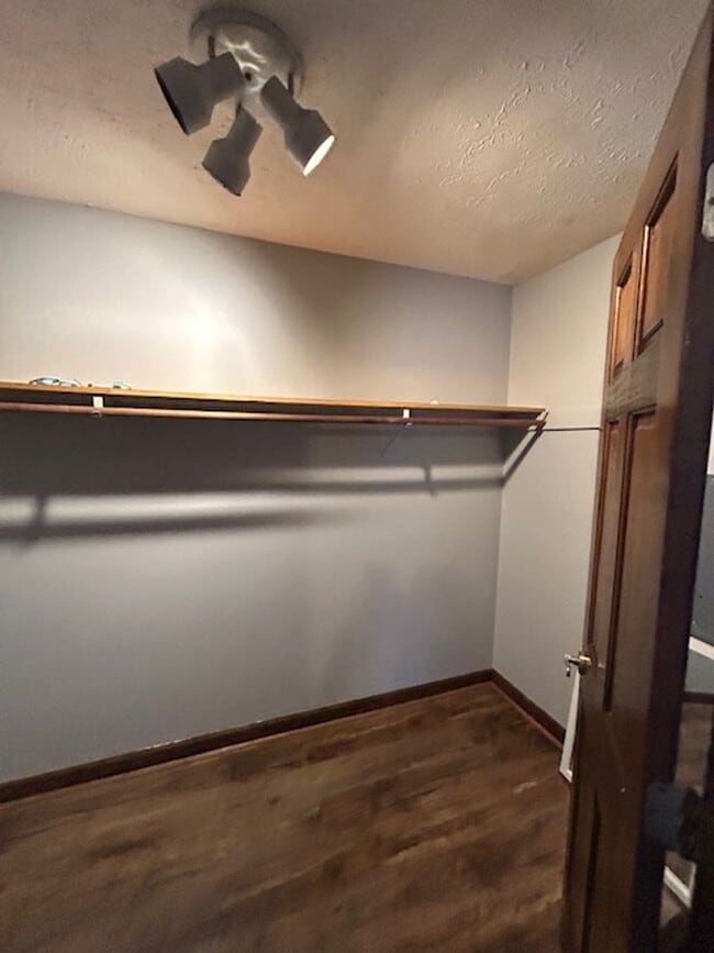 Building Photo - 3 Bedroom, 2 Bath Home