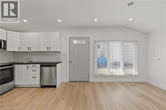 Building Photo - 362 Gatfield Ave