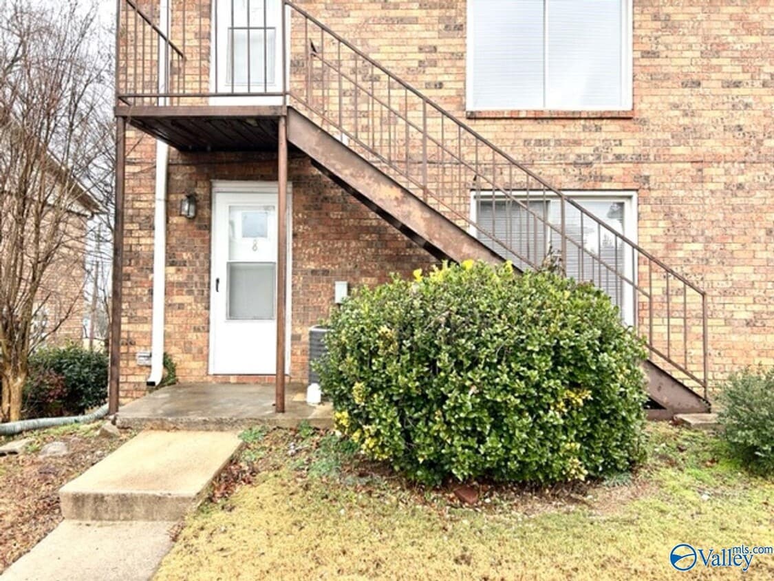 Primary Photo - 2016 Hobbs Rd SE