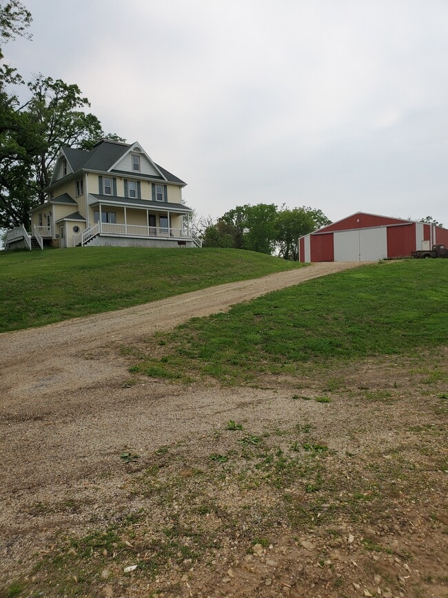 Building Photo - 10326 Brattlie Rd