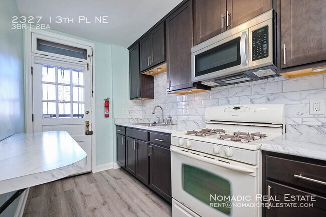 Building Photo - 2327 13th Pl NE