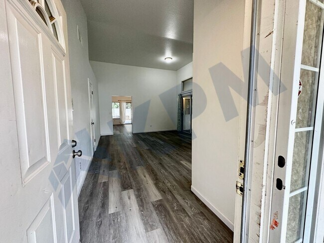 Building Photo - Single Story Spanos 3-Bedroom, 2-Bath Home...