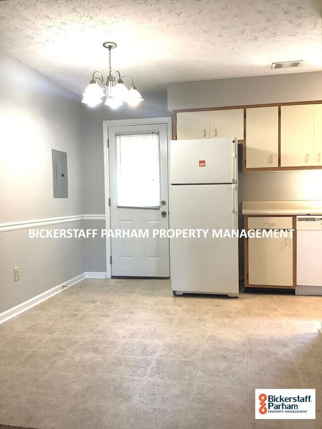 Building Photo - St. Elmo's Place Apartments!! 2 Beds and 1...