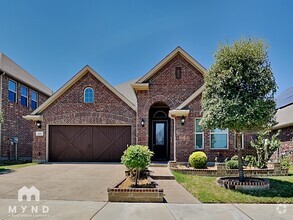 Building Photo - 523 Pineview Dr