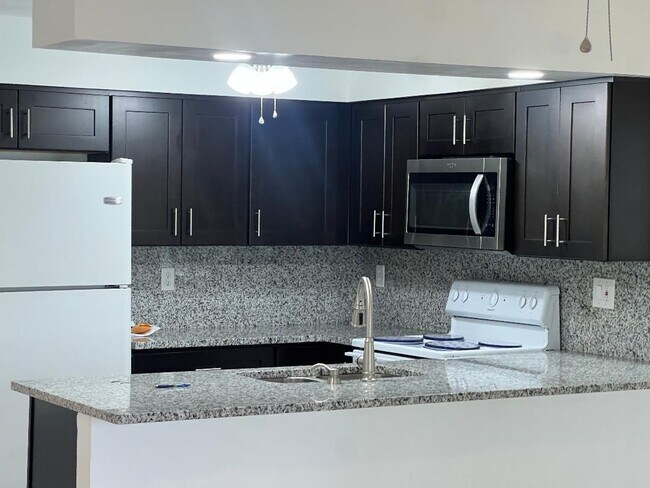 Foto del edificio - 686 Royalty Ct