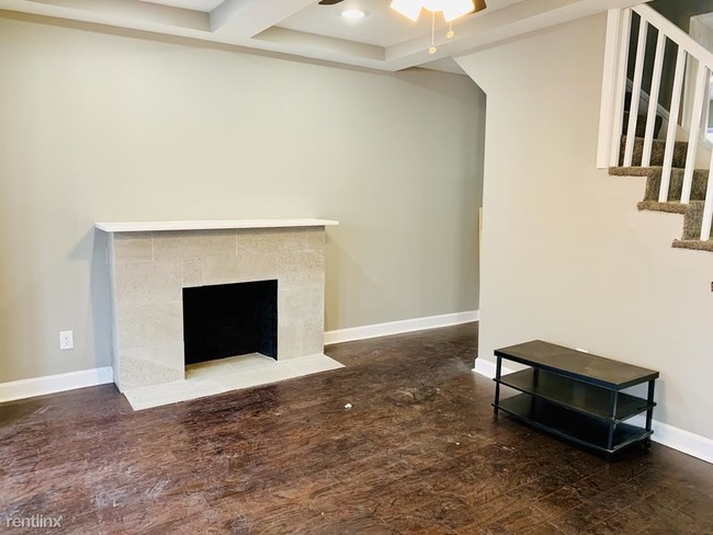 Building Photo - 4 br, 2 bath Townhome - 4637 Kernwood Ave