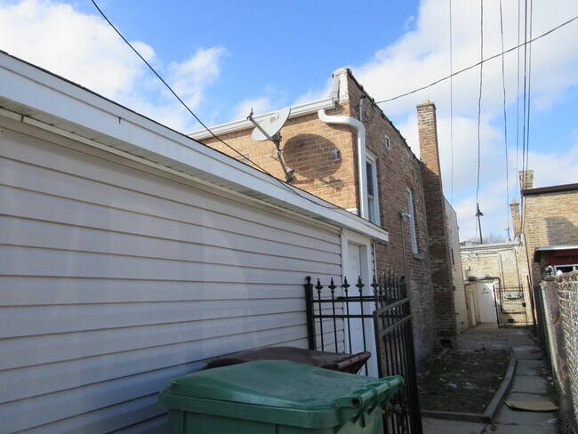 Foto del edificio - 6231 Roosevelt Rd