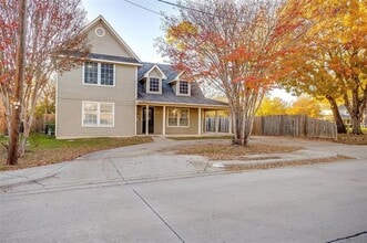 Building Photo - 1633 Trinity View St