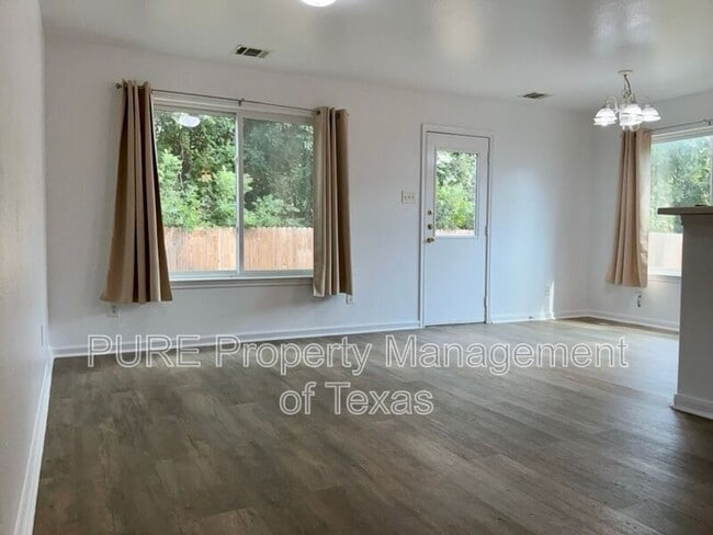 Building Photo - 244 Marvin Cove