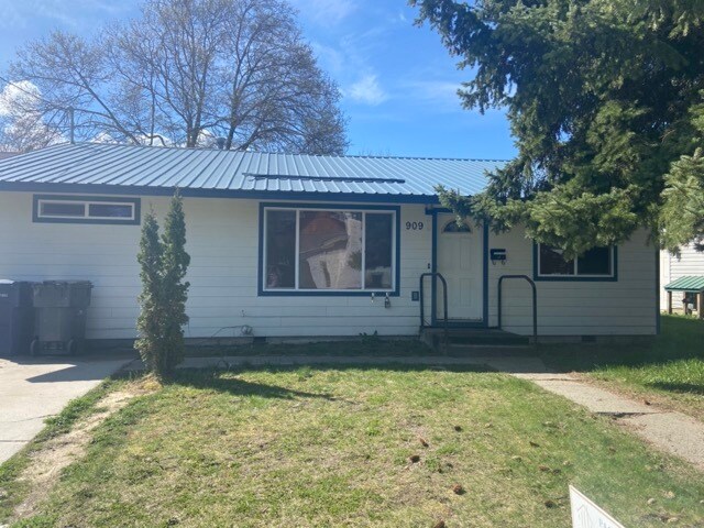 Primary Photo - 909 Pine St