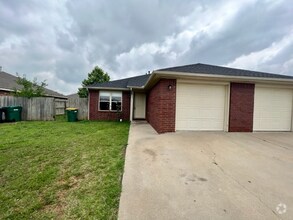 Building Photo - 309 E Asher Ct
