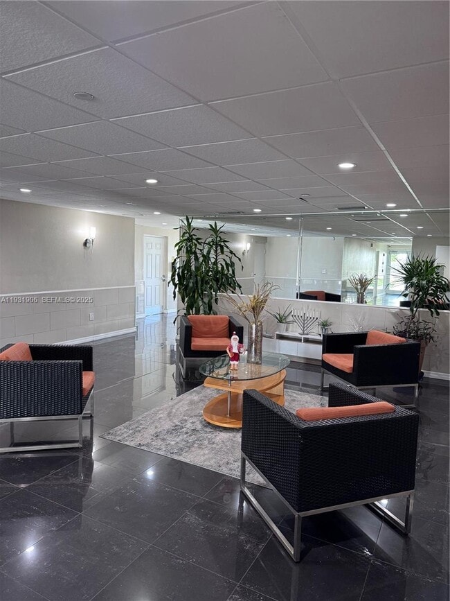 Foto del edificio - 17900 N Bay Rd