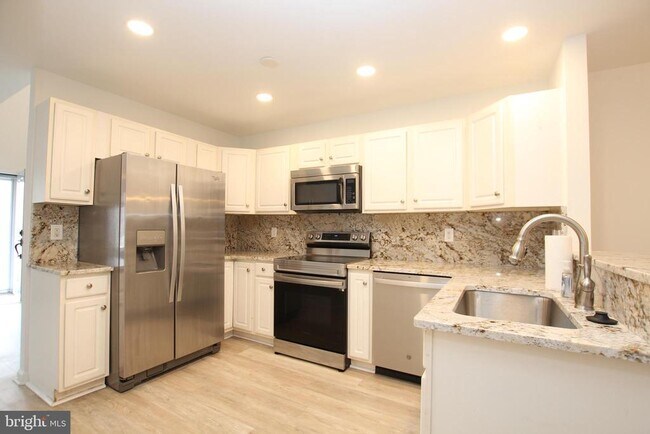 Foto del edificio - 117 Lakeside Dr