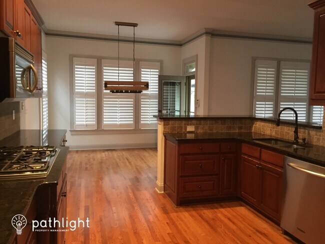 Foto del edificio - 1442 Hedgewood Lane Northwest