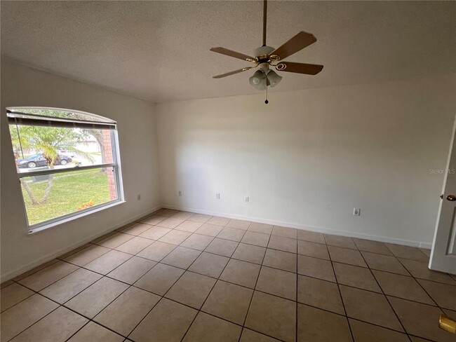 Foto del edificio - 2423 Morgan Point Blvd