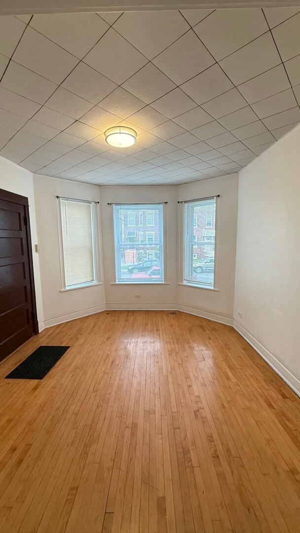 Foto del edificio - 3137 W 42nd St