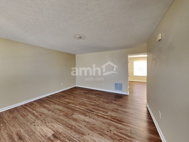 Foto del edificio - 45 Fieldcrest Dr