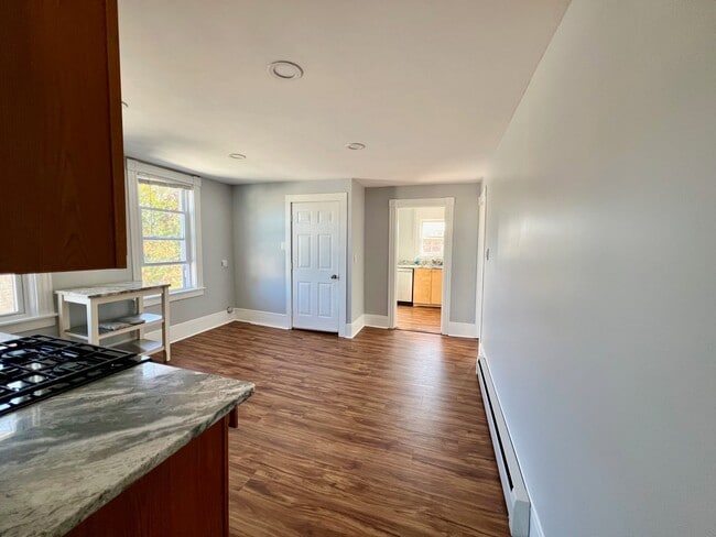 Building Photo - 31 Holman St