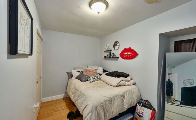 Building Photo - 815 Collings Ave