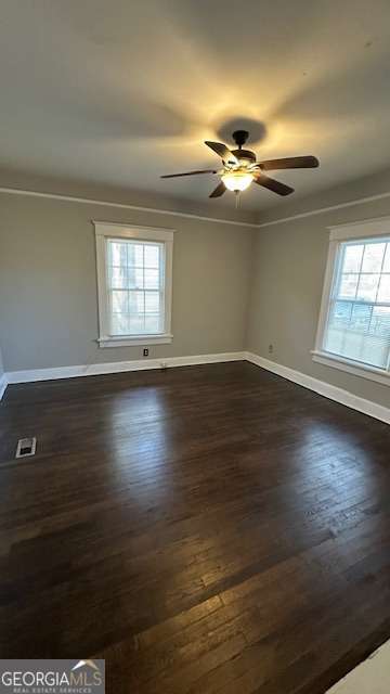 Foto del edificio - 1366 Bryan Ave