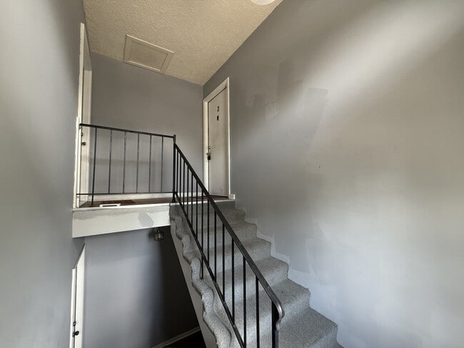 Building Photo - 714 S State St
