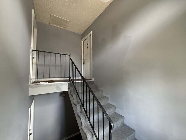 Foto del edificio - 714 S State St