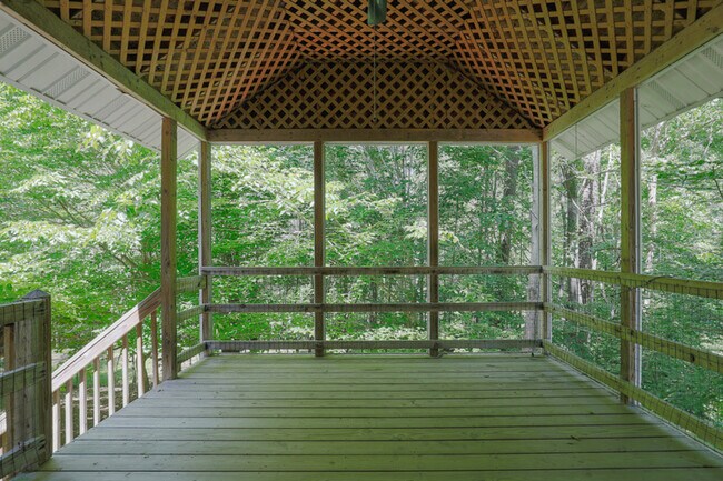 Building Photo - Beautiful home with Open Floor plan !!