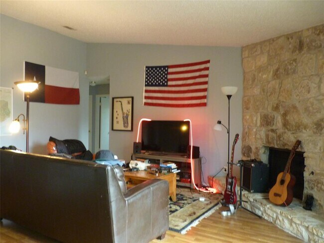 Foto del edificio - 2701 Firecrest Dr