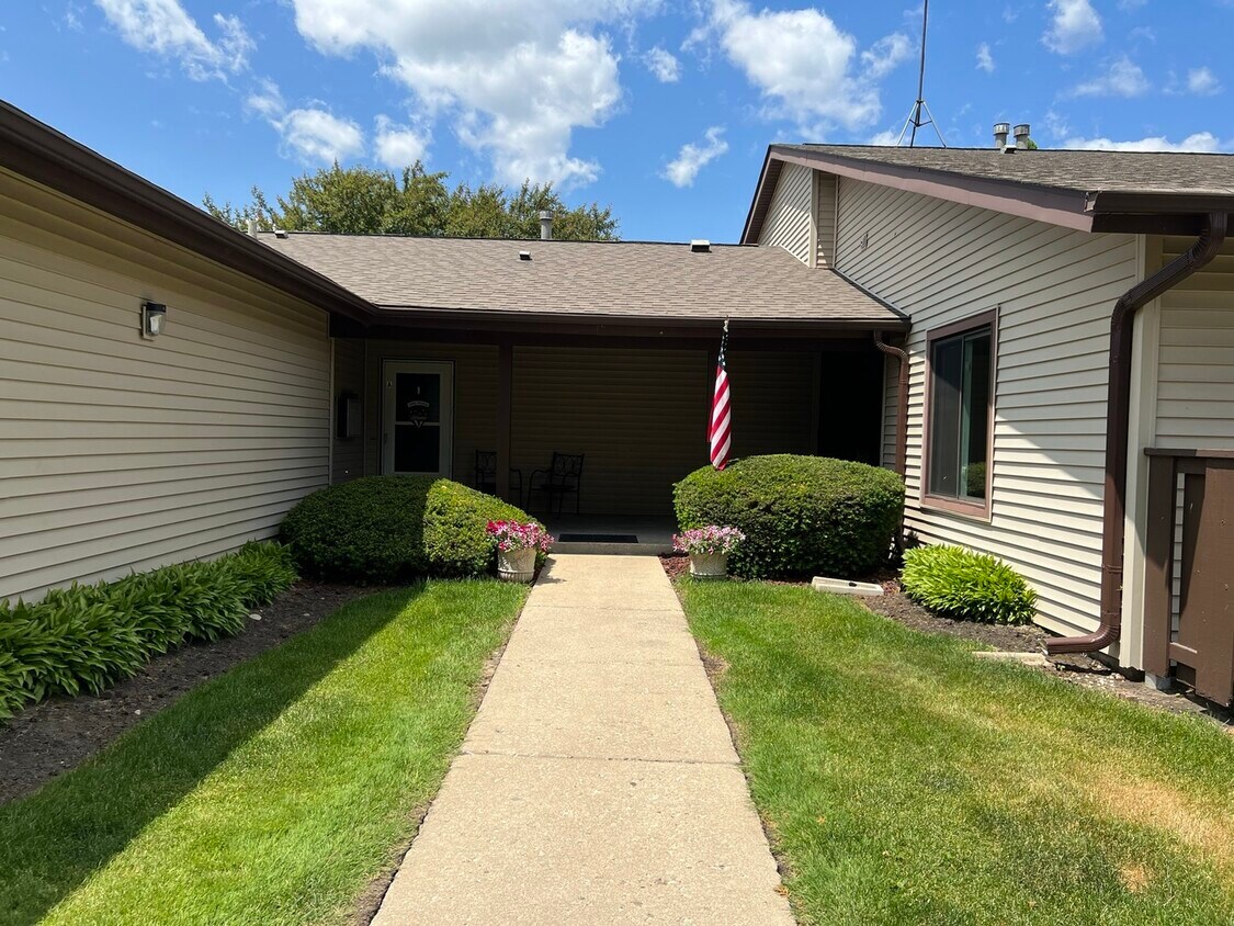 5202 Winslow Cir Unit B, McHenry, IL 60050 Condo for Rent in McHenry, IL