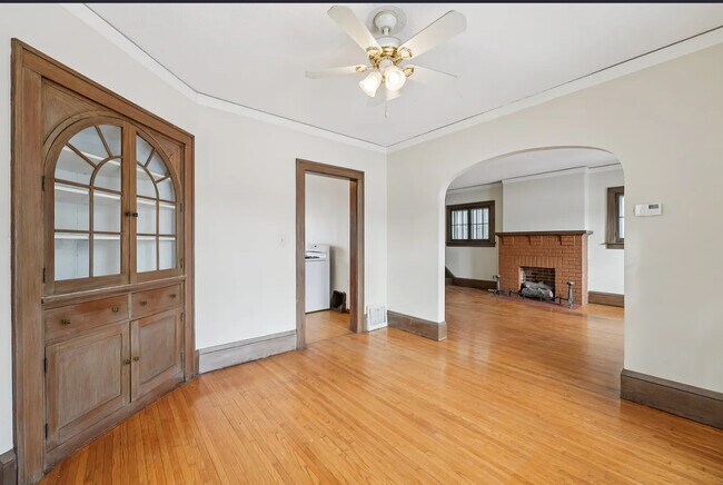 Building Photo - 661 Surrey Ave