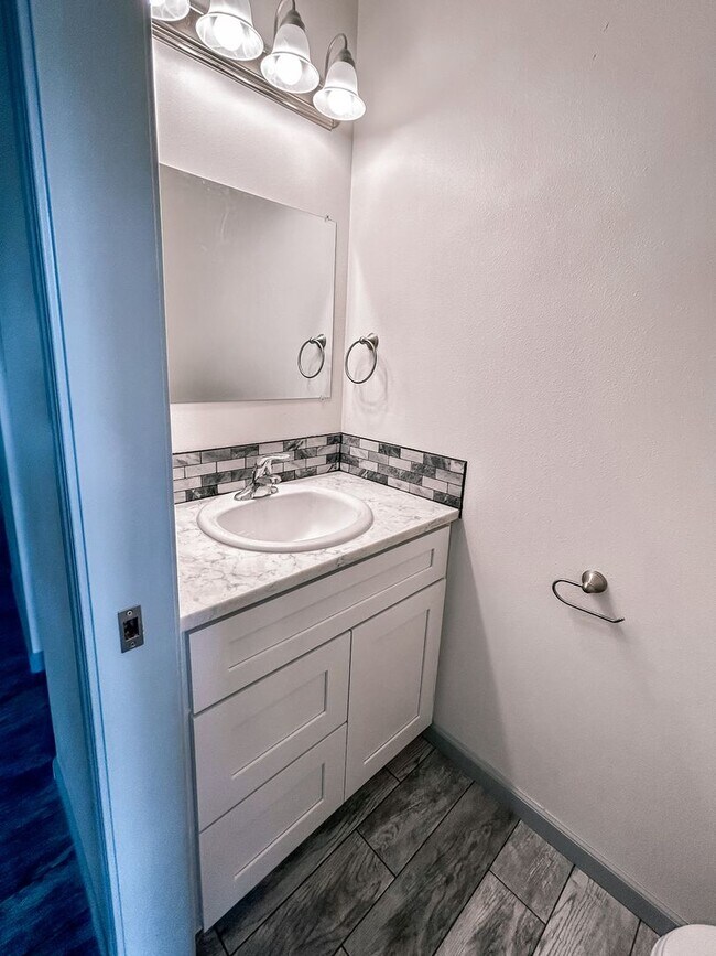 8803088032 7th St Unit 88032, OR 97487 Room for Rent in