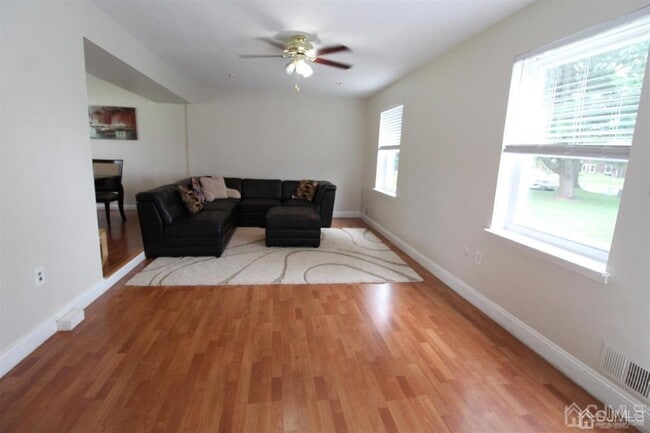 Building Photo - 47 Linden Ln S