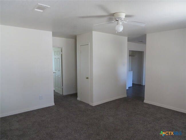 Building Photo - 1602 Benttree Dr