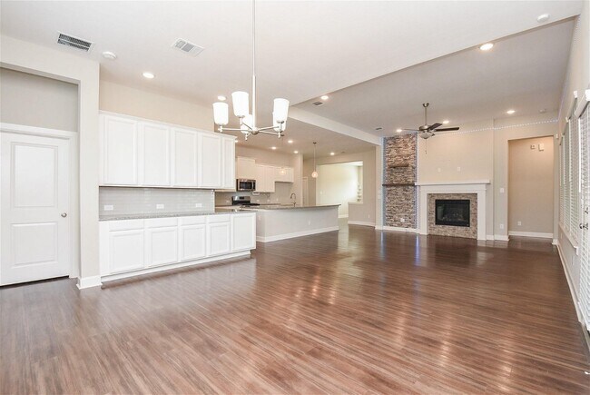 Building Photo - 454 Stonebrook Lane, Conroe, TX 77304 - 4 ...