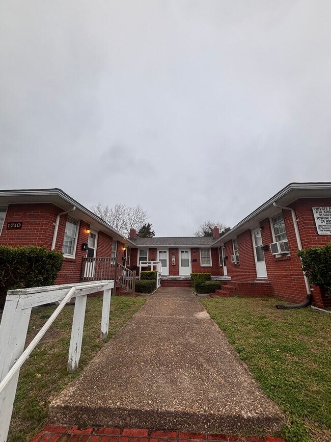 Building Photo - Cute One Bedroom Apartment in Norfolk, Bayview Beach