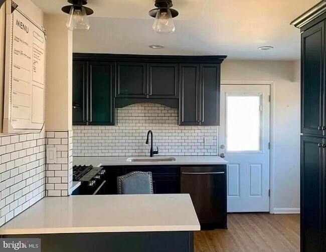 Building Photo - 93 Elton Ave