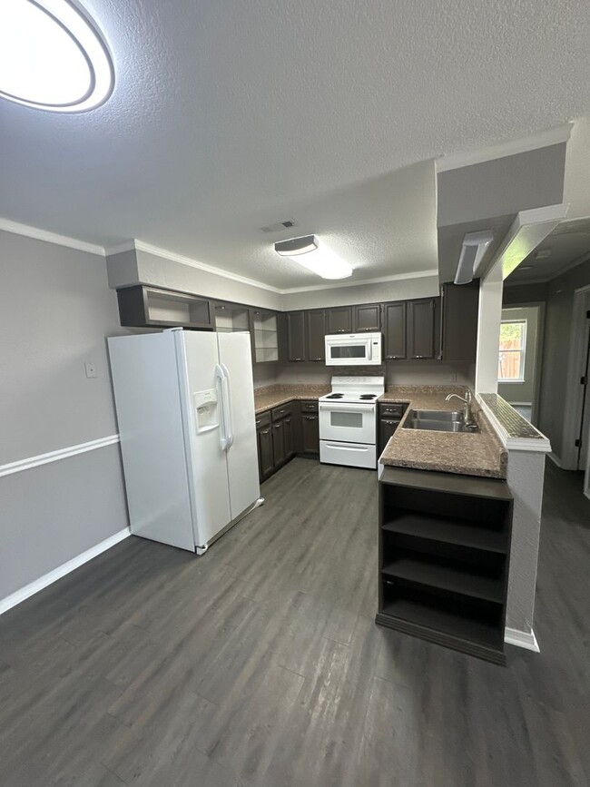 Building Photo - BARLING SOUTH H DUPLEX