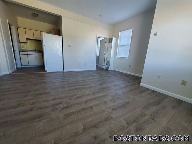 Building Photo - 543 Middle St