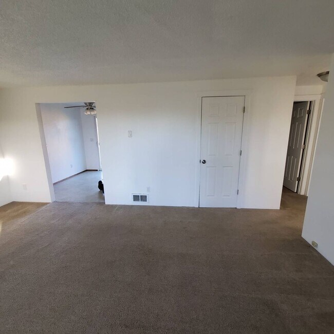 Foto del edificio - Cozy 2 Bed, 1 Bath duplex with large yard - Won't Last Long!