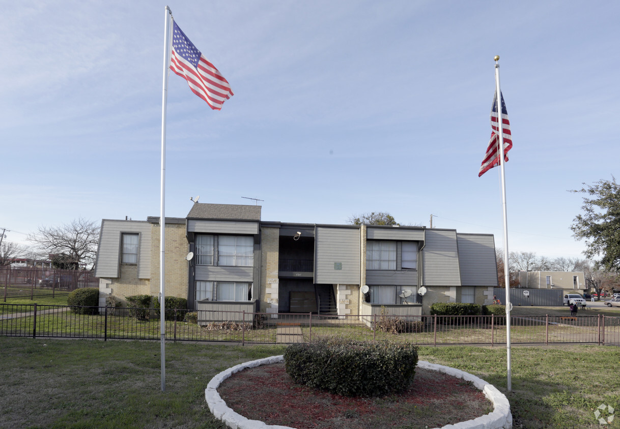 Building Photo - Highland Park Apartments