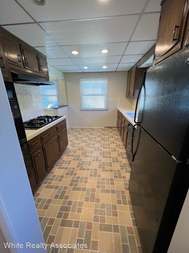 Building Photo - 3 br, 1 bath House - 5943 Greentop St.