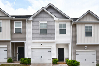 Building Photo - 7 Crestwind Dr