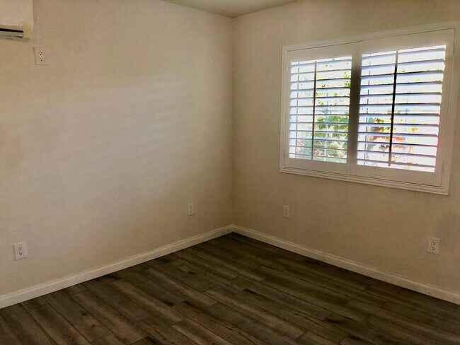 Foto del edificio - 11341 Cohasset St