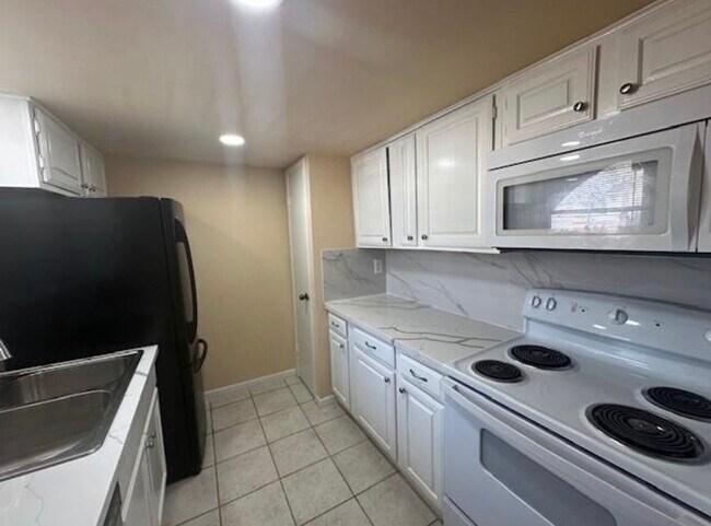 Foto del edificio - 5921 Arncliffe Dr
