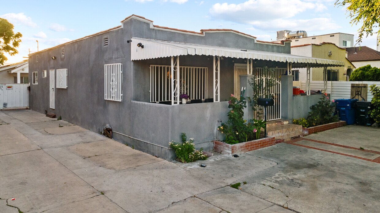 Foto principal - 2205 S Burnside Ave