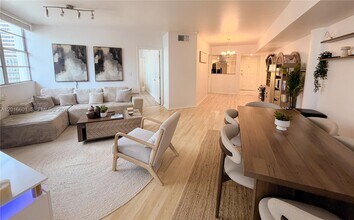 Building Photo - 825 Brickell Bay Dr