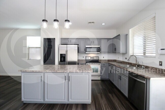 Building Photo - 15447 W Poinsettia Dr