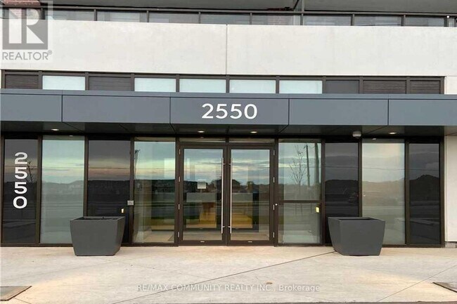Photo du bâtiment - 2550 Simcoe St N